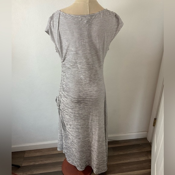 Max Studio Ruched Side B&W Striped Asymmetrical Dress Sz M - Picture 6 of 8